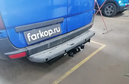 Фаркоп Steinhof для Volkswagen Crafter 2006-2016 (для а/м со ступенькой) V-033 в Омск