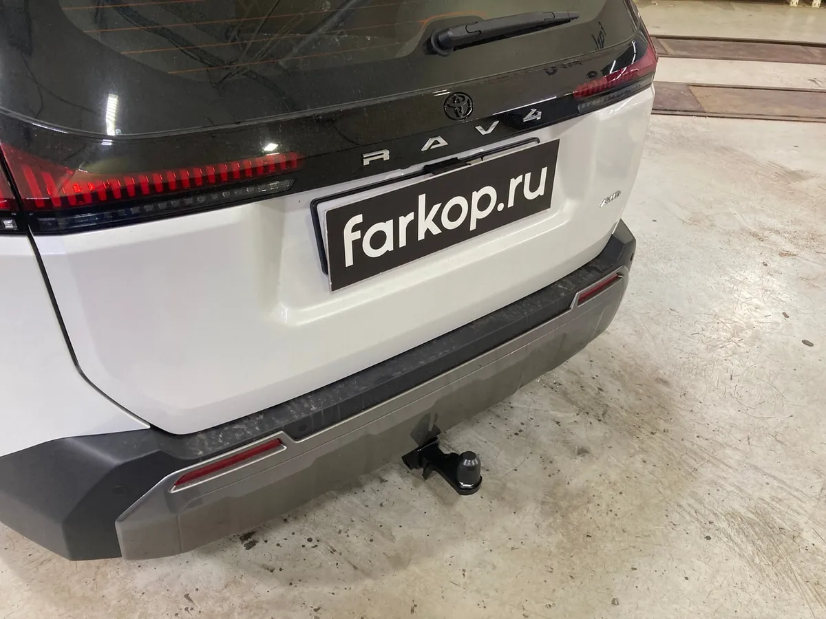 Фаркоп Berg для Toyota RAV4 2025- F.5717.002 в Омск Фаркоп Berg для Toyota RAV4 2025- F.5717.002 в Омск